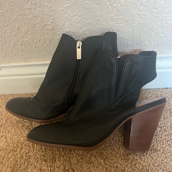 Dolce Vita Leather Hartley Stacked Heel OPen Heel Bootie Black - Picture 3 of 5